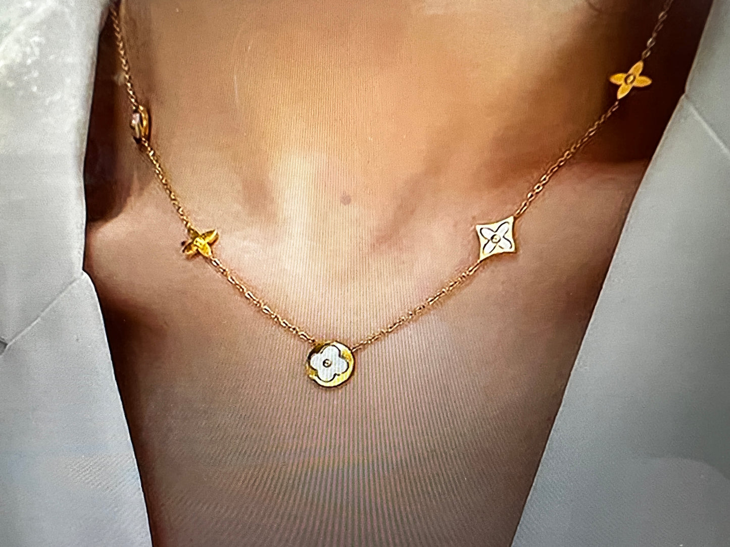 18k Gold Flower Necklaces